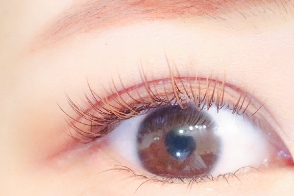 ブラウンのカラーエクステで抜け感のあるお目元に♡【松本市マツエク＆パリジェンヌラッシュリフト専門店LUIRE(ルイール)】