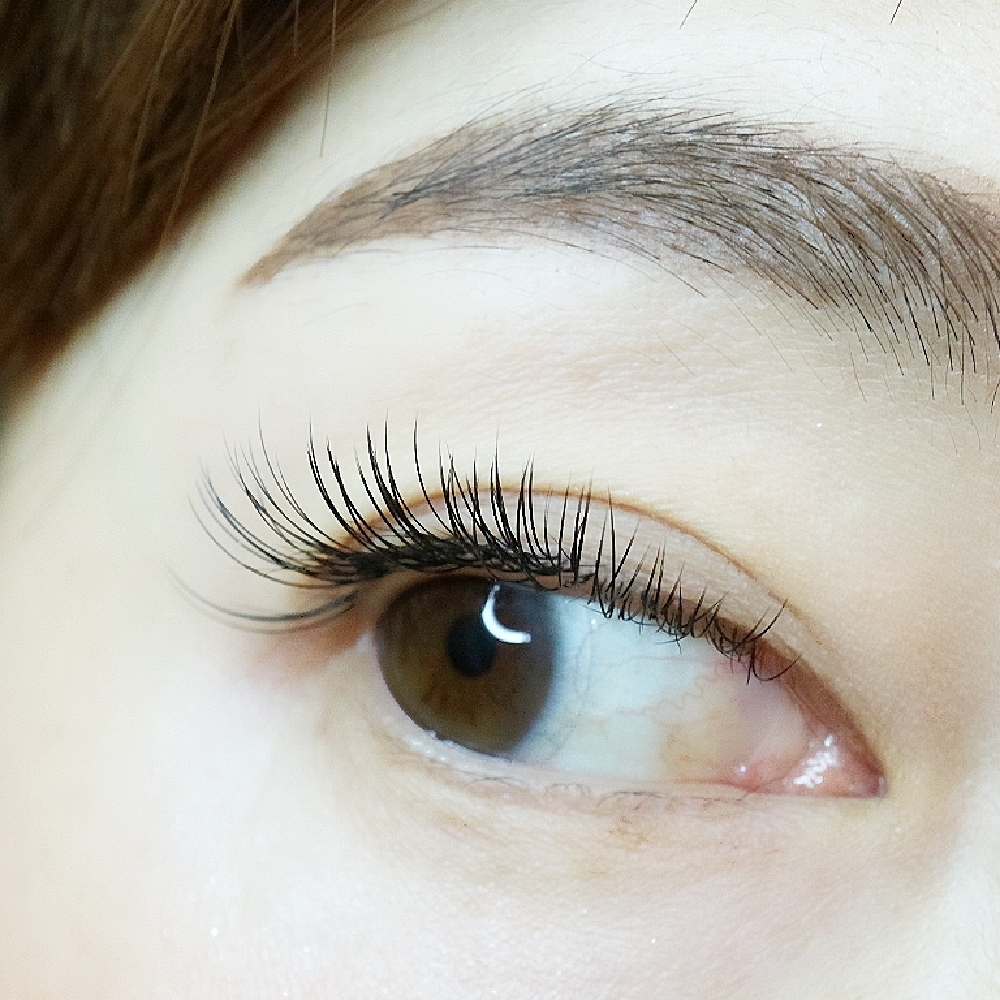 松本市のまつげサロン「ルイール」で施術した、長さを細かく調整した自然な仕上がりのまつげエクステ
