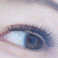 スッピンでも違和感のまいまつげエクステをつけた目元写真