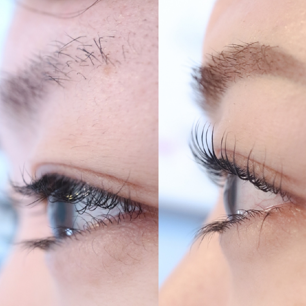 自然に下向きに整えた下まつげカールの仕上がり写真。毛流れが整い、目の縦幅がホロがって見える大人の上品な目元。